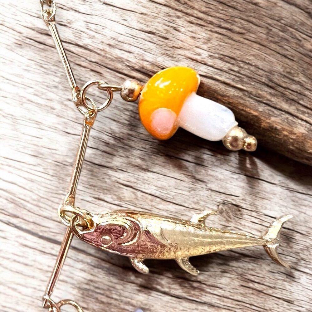 Adorable gold toned summer fun charm necklace. Crab boils here we come! - Picture 8 of 17